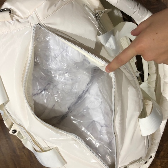 Ivy Park padded duffle bag (❤️‍🔥SALE: 30% off❤️‍🔥) - Picture 6 of 7